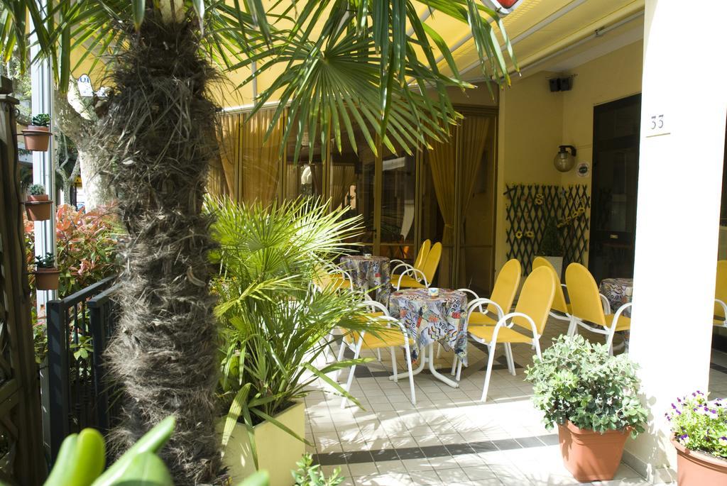 B&B Hotel Lina Pinarella Exterior photo