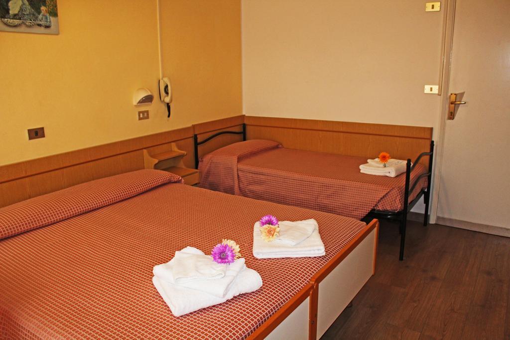 B&B Hotel Lina Pinarella Room photo
